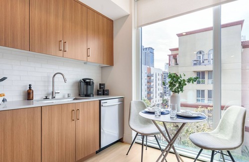 Downtown San Diego Apartment | Pool + Hot Tub + Rooftop Bay Views | Walk to Dining | Ancora by AvantStay