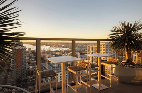 Downtown San Diego Apartment | Pool + Hot Tub + Rooftop Bay Views | Walk to Dining | Ancora by AvantStay