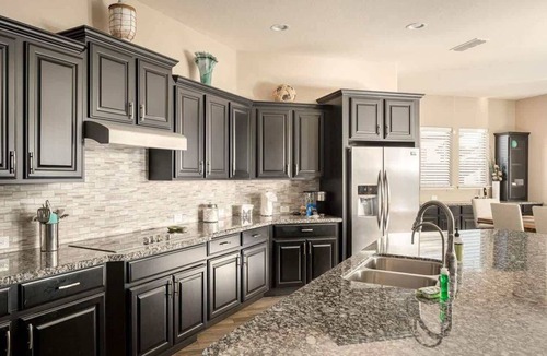Gilbert House | Pool, Spa, Firepit & Putt , Walk to Gilbert Park
