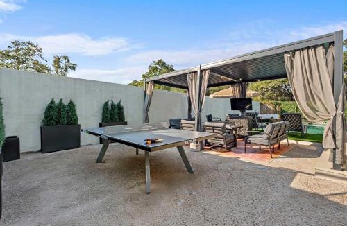Tarrytown House | Poolside Funhouse - Arcade Billiard Poker & More