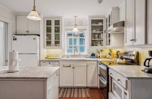 Downtown Cannon Beach House | Port House - New Beachfront Listing!