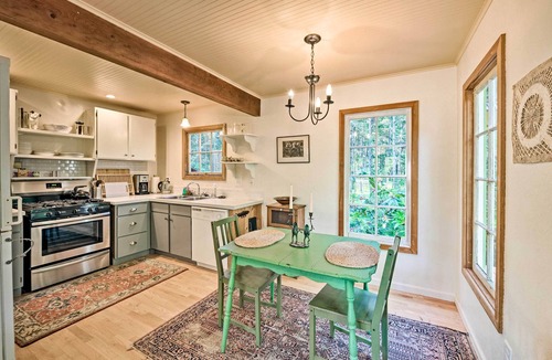 Adelma Beach Cottage | Port Townsend Cottage Near Wineries & Golf