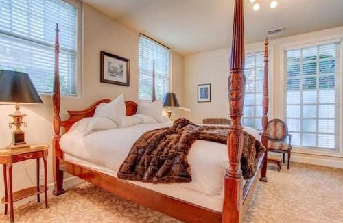 Irvington House | Portland's White House Carriage House