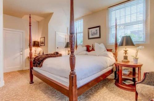 Irvington House | Portland's White House Carriage House
