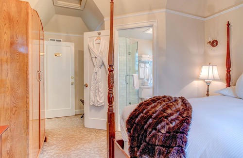 Irvington Bed & Breakfast | Portland's White House Bed & Breakfast - The Ulysses & Julia Room