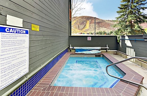 North Park City Condo | Powder Pointe Condo w/ Hot Tub - Walk to Three Kings Lift!