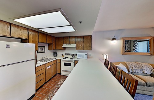 North Park City Condo | Powder Pointe Condo w/ Hot Tub - Walk to Three Kings Lift!