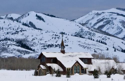 North Park City Apartment | Powder Pointe Condominiums 105A