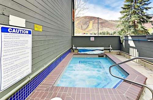 North Park City Apartment | Powder Pointe Condominiums 102A