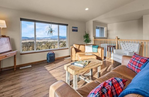 Powell Butte House | Powell Butte Oasis | Hot Tub + Amazing Views, Powell Butte Oasis | Hot Tub + Amazing Views