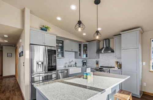 Powell Butte House | Powell Butte Oasis | Hot Tub + Amazing Views, Powell Butte Oasis | Hot Tub + Amazing Views