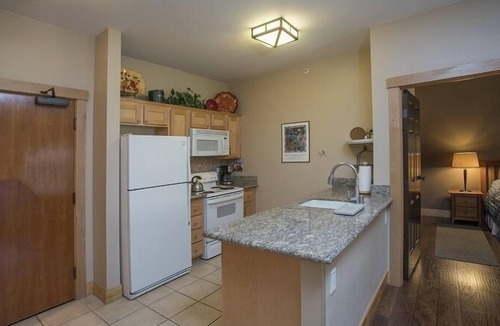 Mammoth Lakes Apartment | Premium 2 Bedroom 2 Bath Ski In Ski Out to Eagle Lifts