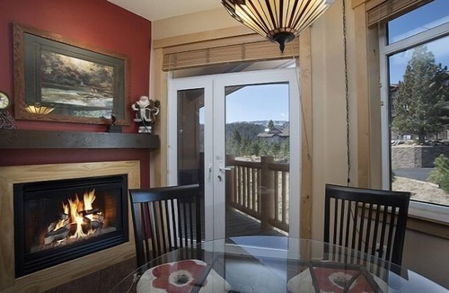 Mammoth Lakes Apartment | Premium 2 Bedroom 2 Bath Ski In Ski Out to Eagle Lifts