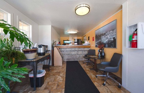 Gladstone Apartment | Premium King Bed with Kitchenette