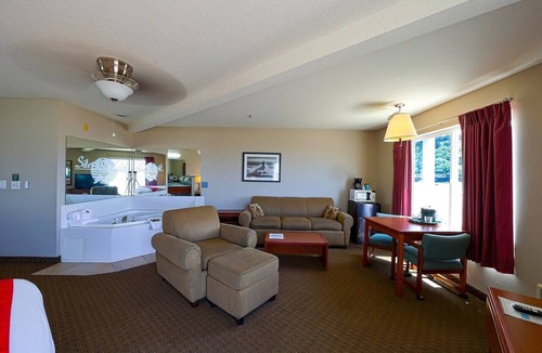 Lincoln City Apartment | Premium King Room with Jetted Tub - Bay view