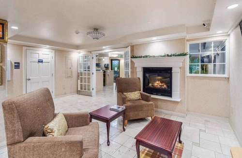 Renton Apartment | Premium Queen Suite|Renton WA