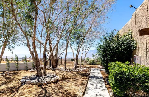 Desert Hot Springs Apartment | Pretty In Pink w/Back Yard/2BR/2 Bath