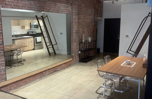Downtown Los Angeles Apartment | Prime area of Beautiful Arts District with the top Restaurants around