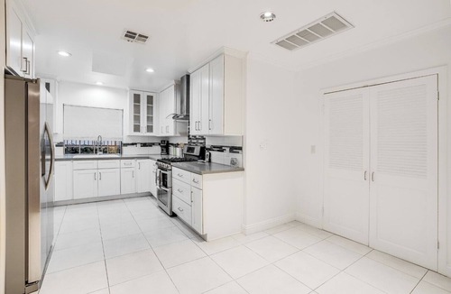 Valley Village House | Prime center location house w/pool 7 mins to Universal Studios