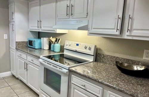 Paradise Condo | Prime Location 1-Bed 1Bath condo close to Airport, UNLV and STRIP