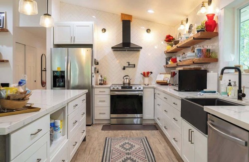 Grapeview Cabin | Private 2.5 Acres w/Hot Tub, Sauna & Trails