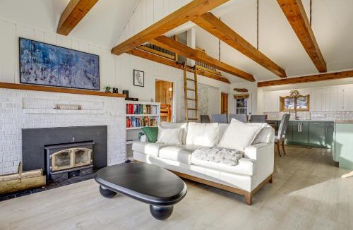 Freeland House | Private 3-Acre Beach! Family Retreat in Freeland