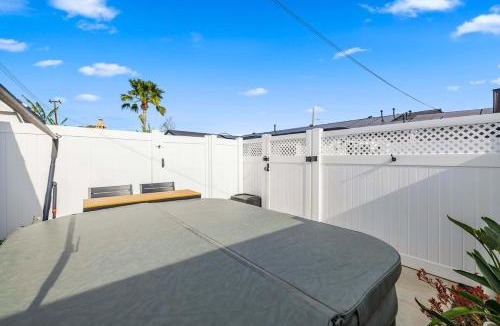 Simi Valley House | Private 3BR Home - Hot Tub, Yard, Arcade & Parking