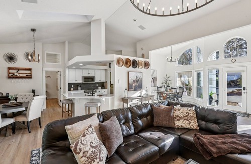 Ridgefield House | Private 4-bedroom house close to I5 freeway.