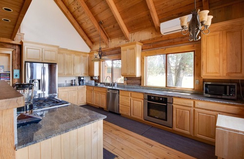 Sisters House | Private 40-Acre Ranch + Pool, Sauna w/Yurt