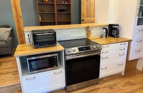 Western Apartment | Private Apartment with Spa Bathroom - heated floors, jetted tub, wifi, kitchen