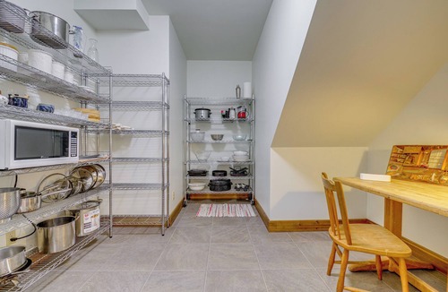 Eastsound House | Private Beach & Hot Tub: Eastsound Waterfront Gem