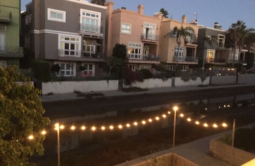 Marina Peninsula Apartment | PRIVATE BEDROOM BY THE BEACH *PRIME LOCATION*
