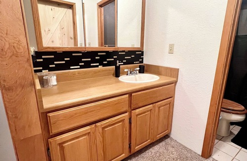 Cave Junction House | Private Country Paradise with Beautiful Indoor Pool and Spa. PET FRIENDLY