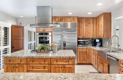 Vista Las Palmas House | Private Dual Tennis and Pickleball Court! Mountain Views!