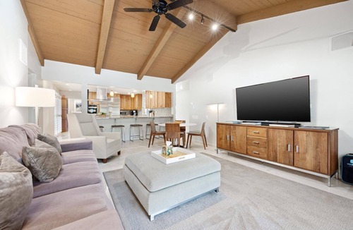 Vista Las Palmas House | Private Dual Tennis and Pickleball Court! Mountain Views!