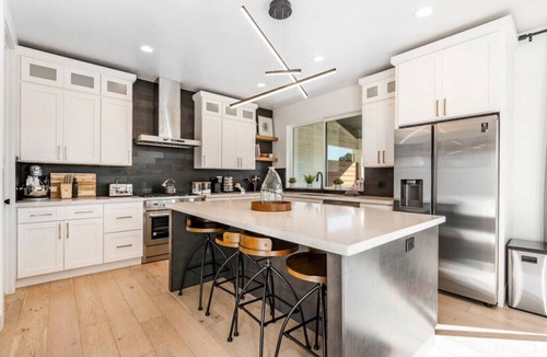 Riverton House | Private Getaway with Theater Room, Hot Tub, Dry Sauna, 7 bedrms, 4 bathrms