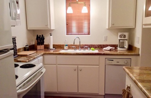Sherman Oaks House | Private Guest House Great Gardens Swimming Pool