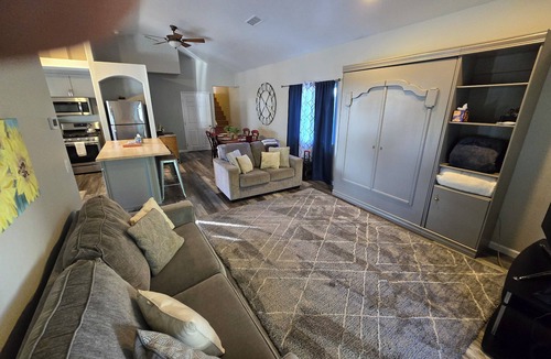 Paso Robles House | Private Guest House, Sleeps 6, Infinity Pool, Jacuzzi, Pet-Friendly, Wineries