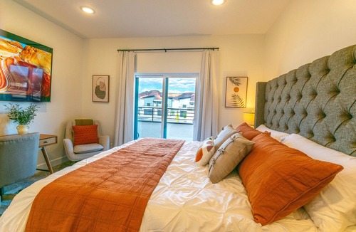 Kanab House | Private Hot Tub. EV Charger. Near Zion. Sleeps 8