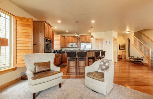 Bear Hollow Village House | Private Hot Tub + Pet-Friendly + Community Amenities & Great Location!