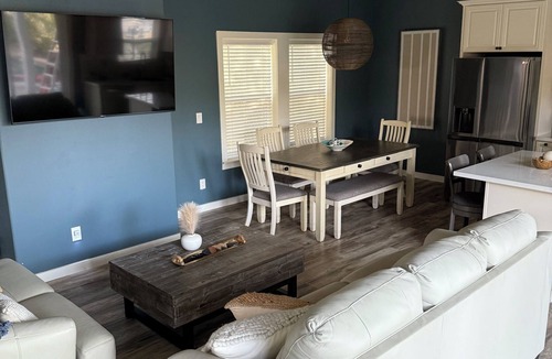 Folsom House | Private Luxury Pool House – Walk to Historic Folsom & Sutter St