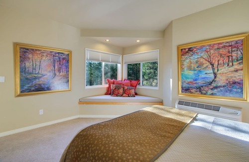 Century West Hotel | Private Mt. Bachelor Village suite in Bend with access to resort hot tubs/pool