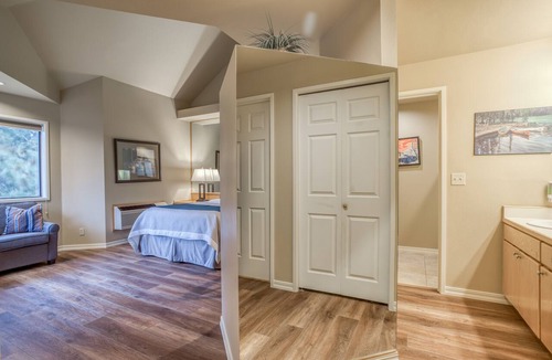Century West Hotel | Private Mt. Bachelor Village suite in Bend with access to resort hot tubs/pool