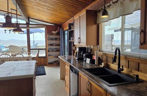 Point Roberts House | Private Oceanfront Cottage with Own Beach, 45 Min to Vancouver