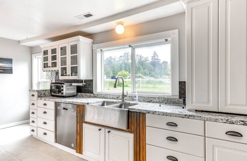 Cathlamet House | Private PNW Getaway on Puget Island!