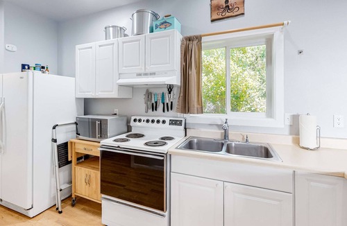 Florence House | Private, quiet, dog-friendly home with firepit, quarter mile from Heceta Beach