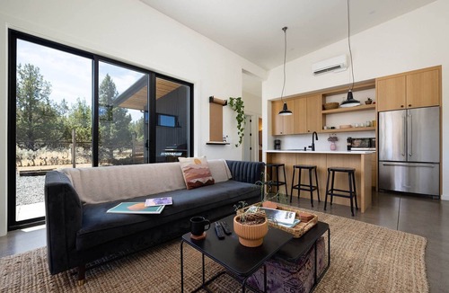 Terrebonne House | Private Retreat Steps to Smith Rock | Quiet Luxury & Hot Tub