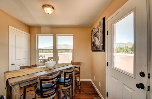 Southside House | Private Rooftop Deck w/ Mtn views and AC! Located Downtown Near New Aspen Place!