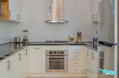 La Paz House | Private Rooftop, Walk to Malecón, Gated Stay