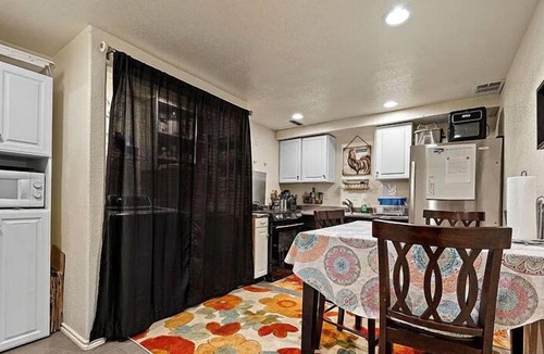 Altamont House | Private Room in home with year round pool and hot tub
